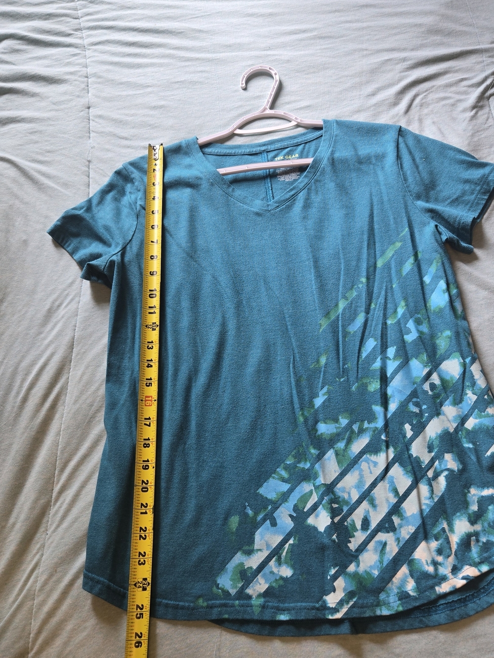 tek gear Teal V-Neck Short Sleeve Tee with Blue-White Diagonal Graphic